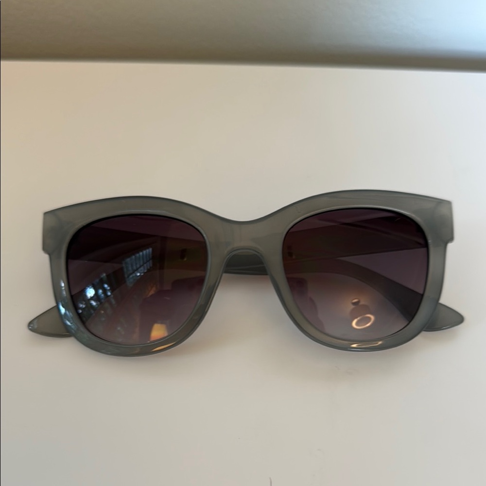 Ann Taylor LOFT Stylish Gray Sunglasses